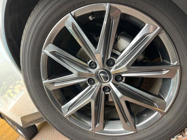 �y����18�C���`�A���~�z�C�[���z�O�ςɃ}�b�`���������A���~�z�C�[���𑕒����Ă���܂��B�e��ЊO�A���~�z�C�[����A�X�^�b�h���X�^�C�����戵�����Ă���܂��B���񂲑��k����������