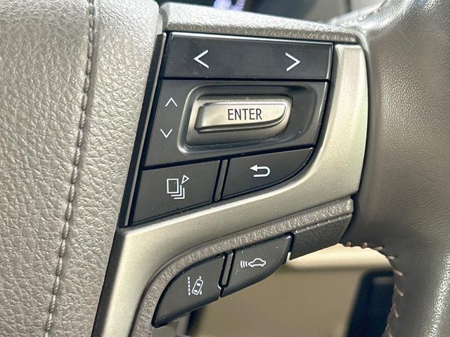 【トヨタセーフティセンス】走行中に前方の車両等を認識し、衝突しそうな時は警報とブレーキで衝突回避と被害軽減をアシスト。より安全にドライブをお楽しみいただけます。