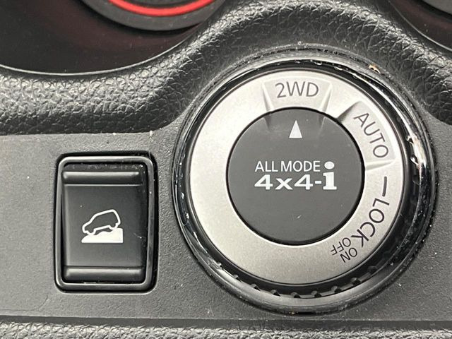 �y�I�[�����[�h4&times;4�z2WD/4WD���[�h����y�ɐ؂�ւ��\�B�R��d����2WD�A�X�^�b�N���ɖ𗧂�LOCK�AAUTO���[�h�ł�4WD�̔z���������Œ������A�H�ʏ󋵂��킸���肵��������T�|�[�g�B