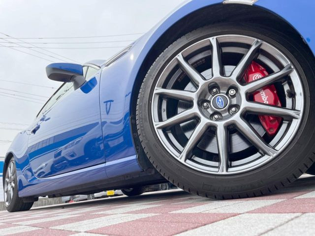 �y����17�C���`�A���~�z�C�[���z�O�ςɃ}�b�`���������A���~�z�C�[���𑕒����Ă���܂��B�e��ЊO�A���~�z�C�[����A�X�^�b�h���X�^�C�����戵�����Ă���܂��B���񂲑��k����������