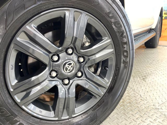 �y����17�C���`�A���~�z�C�[���z�O�ςɃ}�b�`���������A���~�z�C�[���𑕒����Ă���܂��B�e��ЊO�A���~�z�C�[����A�X�^�b�h���X�^�C�����戵�����Ă���܂��B���񂲑��k����������