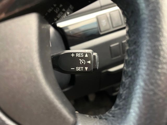 �y�N���[�Y�R���g���[���z�������H�����N���N���s�B�A�N�Z���𗣂��Ă���葬�x�ő��s���ł��A�������^�]���̕��S���y��!�����E�������ȒP�ȃX�C�b�`����Œ����ł��܂��B