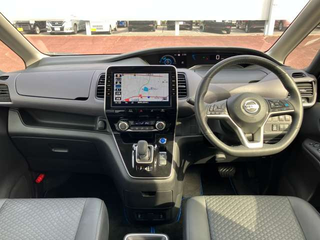 セレナ1.2 e-POWER ハイウェイスターV アーバンクロム