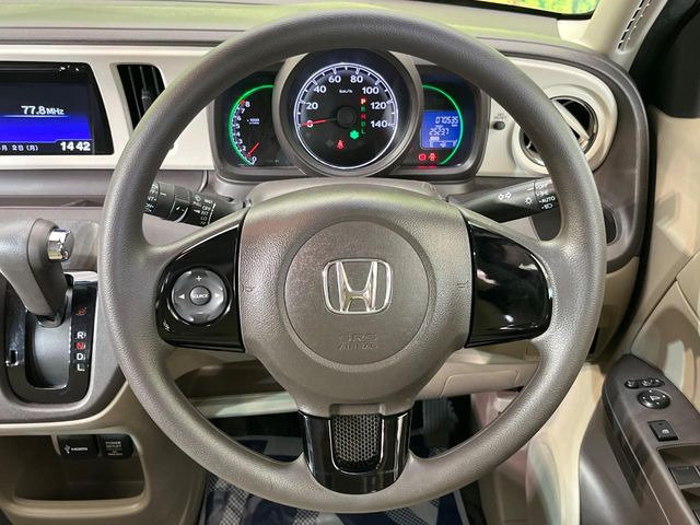 �y�X�e�A�����O�X�C�b�`�z�^�]���A�O������ڐ������炷���ƂȂ��A�I�[�f�B�I���̑��삪�\�ȕ֗��@�\!���S&���K�ȃh���C�u�����o���Ă���܂���