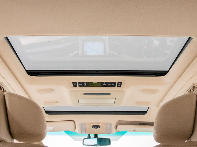 ★ツインサンルーフ★希少装備を装着!開放的な空間をお楽しみください!