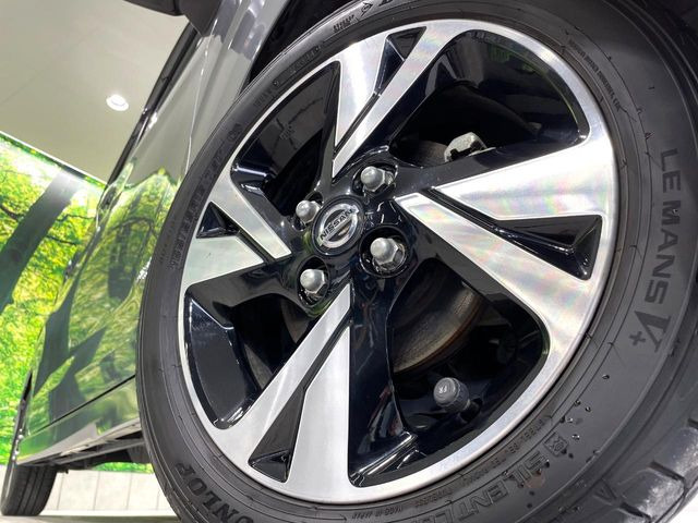 �y����15�C���`�A���~�z�C�[���z�O�ςɃ}�b�`���������A���~�z�C�[���𑕒����Ă���܂��B�e��ЊO�A���~�z�C�[����A�X�^�b�h���X�^�C�����戵�����Ă���܂��B���񂲑��k����������