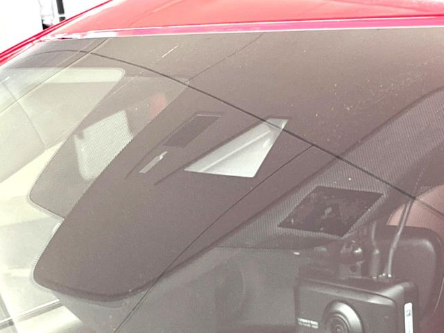 �yi-ACTIVESENSE�z���s���ɑO���̎ԗ�����F�����A�Փ˂������Ȏ��͌x��ƃu���[�L�ŏՓˉ���Ɣ�Q�y�����A�V�X�g�B�����S�Ƀh���C�u�����y���݂��������܂��B