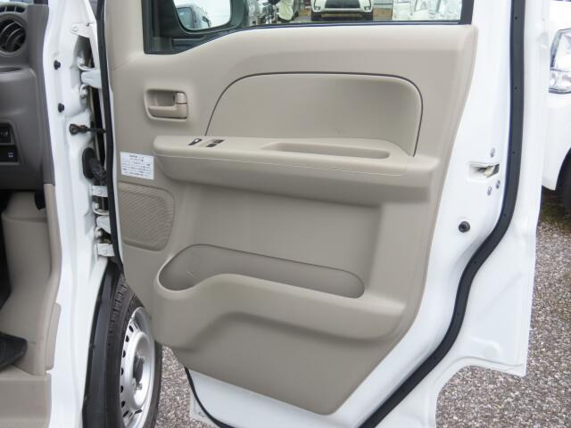 ���O���̐��|�E�K���X�n�{�f�B�R�[�e�B���O��CAR�N���[�j���O���Ǝ҂��{�H�������܂��̂ő�ϐ����B�I���b�N�X�����Ԃł݂͂Ȃ��܂ɉ��K�ȃh���C�u�����񑩁B