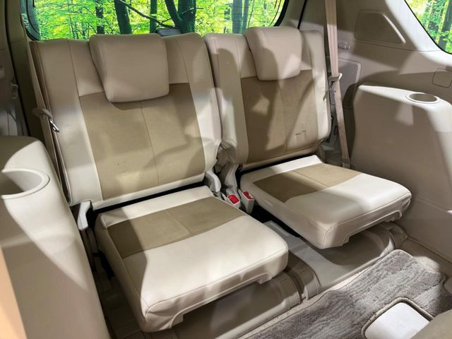 3列目シートはもちろん状態良好☆大人でもゆったりと座って頂けますので、大人数でのお出かけもラクラクです♪ご家族で、気の知れた仲間で、ドライブに行くのが楽しみですね♪