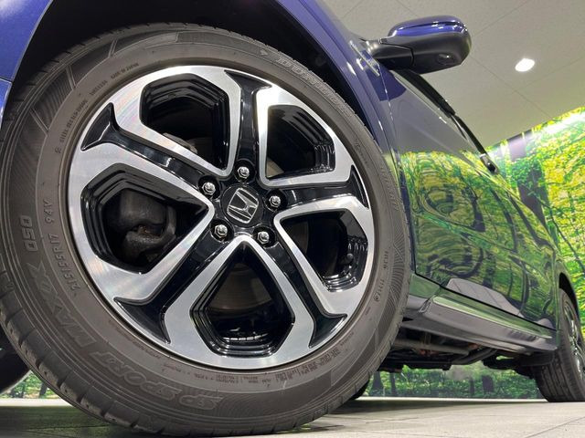 �y����17�C���`�A���~�z�C�[���z�O�ςɃ}�b�`���������A���~�z�C�[���𑕒����Ă���܂��B�e��ЊO�A���~�z�C�[����A�X�^�b�h���X�^�C�����戵�����Ă���܂��B���񂲑��k����������