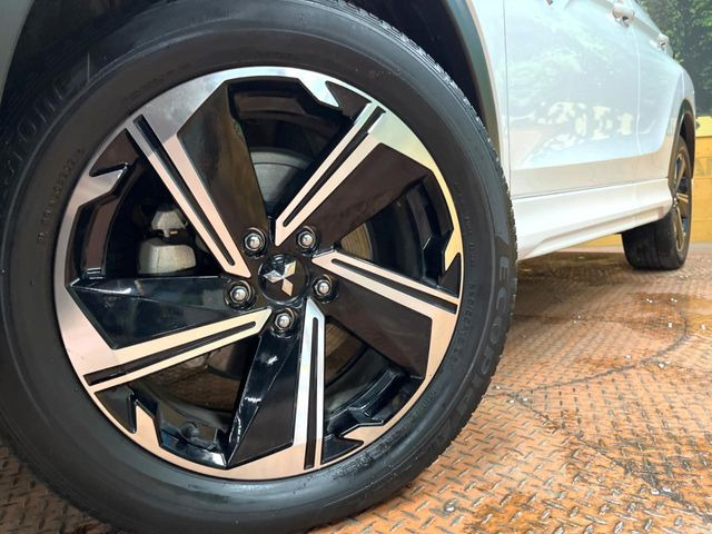 �y�����A���~�z�C�[���z�O�ςɃ}�b�`���������A���~�z�C�[���𑕒����Ă���܂��B�e��ЊO�A���~�z�C�[����A�X�^�b�h���X�^�C�����戵�����Ă���܂��B���񂲑��k����������