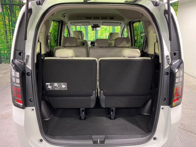 ���i�̂���������ʋ΁A���}���ɏ\���ȉ׎��X�y�[�X���m�ۂ��Ă���܂��B�Z�J���h�V�[�g��|���ƁA�傫�ȉו��̐ύڂ��\�ł���