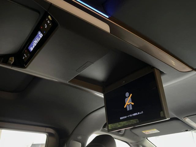 【フリップダウンモニター】大画面モニターで後席でもエンタメをお楽しみいただけます。小さなお子様にも大人気の装備です♪