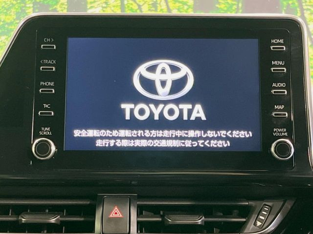 �y8�C���` �f�B�X�v���C�I�[�f�B�I�z���ʂ̃f�B�X�v���C��AppleCarPlay��AndroidAuto�����p�\�B�傫�ȉ�ʂŃX�}�z�i�r�A�v���������p���������܂���