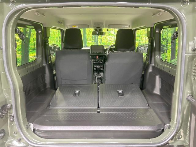 ���i�̂���������ʋ΁A���}���ɏ\���ȉ׎��X�y�[�X���m�ۂ��Ă���܂��B�Z�J���h�V�[�g��|���ƁA�傫�ȉו��̐ύڂ��\�ł���