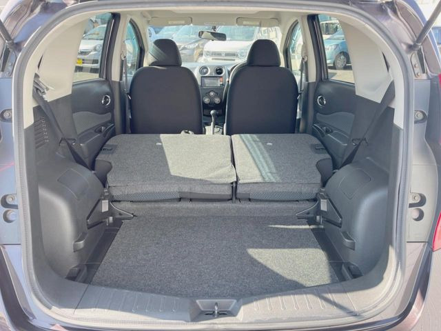 ���i�̂���������ʋ΁A���}���ɏ\���ȉ׎��X�y�[�X���m�ۂ��Ă���܂��B�Z�J���h�V�[�g��|���ƁA�傫�ȉו��̐ύڂ��\�ł���