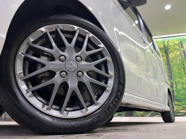 �y�O���[�h��p����15�C���`�A���~�z�C�[���z�f�U�C�����̍��������A���~�z�C�[���𑕒����Ă���܂��B�e��ЊO�A���~�z�C�[����A�X�^�b�h���X�^�C�����戵�����Ă���܂��B���񂲑��k����������