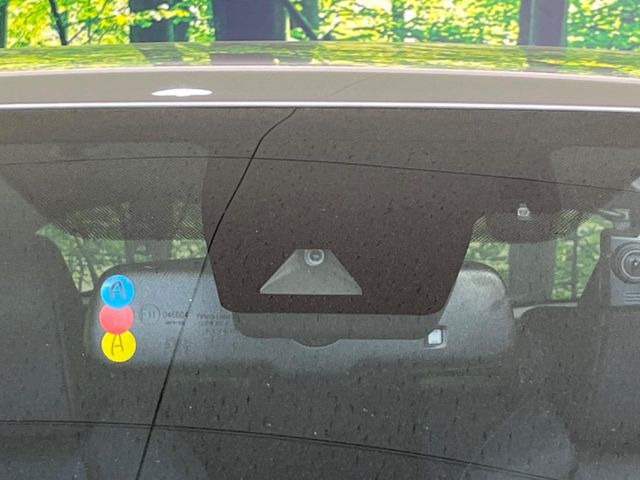 �y�g���^�Z�[�t�e�B�Z���X�z���s���ɑO���̎ԗ�����F�����A�Փ˂������Ȏ��͌x��ƃu���[�L�ŏՓˉ���Ɣ�Q�y�����A�V�X�g�B�����S�Ƀh���C�u�����y���݂��������܂��B