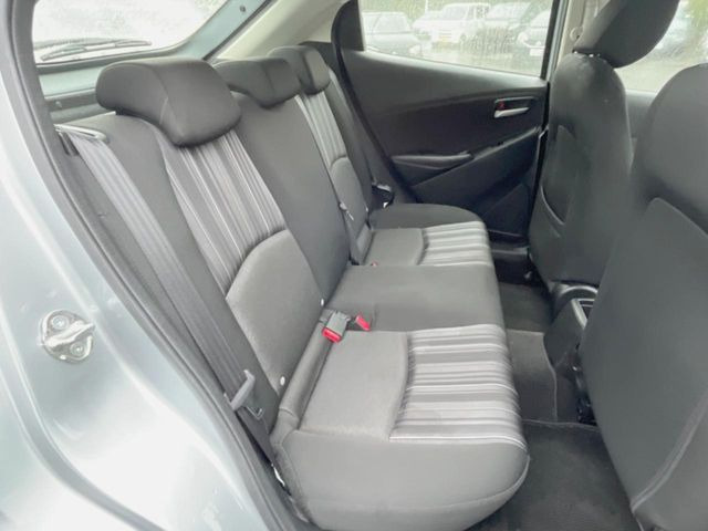 �R���p�N�g�J�[�ł����A�Z�J���h�V�[�g�͏\���ȍL����������K�ɂ���肢�������܂���V�[�g��|���đ傫�ȉו���ς񂾂�ƁA�p�r�̕����L��1��ł��B