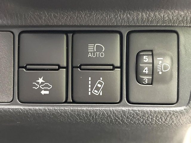 �y�g���^�Z�[�t�e�B�Z���X�z���s���ɑO���̎ԗ�����F�����A�Փ˂������Ȏ��͌x��ƃu���[�L�ŏՓˉ���Ɣ�Q�y�����A�V�X�g�B�����S�Ƀh���C�u�����y���݂��������܂��B