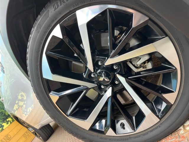 �y����20�C���`�A���~�z�C�[���z�O�ςɃ}�b�`���������A���~�z�C�[���𑕒����Ă���܂��B�e��ЊO�A���~�z�C�[����A�X�^�b�h���X�^�C�����戵�����Ă���܂��B���񂲑��k����������