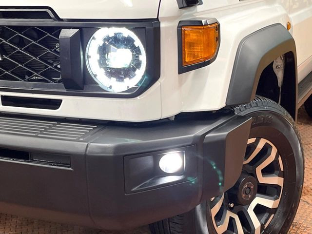 �yLED�w�b�h���C�g�z���V����ԑ��s�����ǍD�Ȏ��E���m�ۂ����S���ĉ^�]�ł��鍂�P�xLED�w�b�h���C�g�𑕔�!�_�����x�������A����d�͂��}�����Ă��܂��B