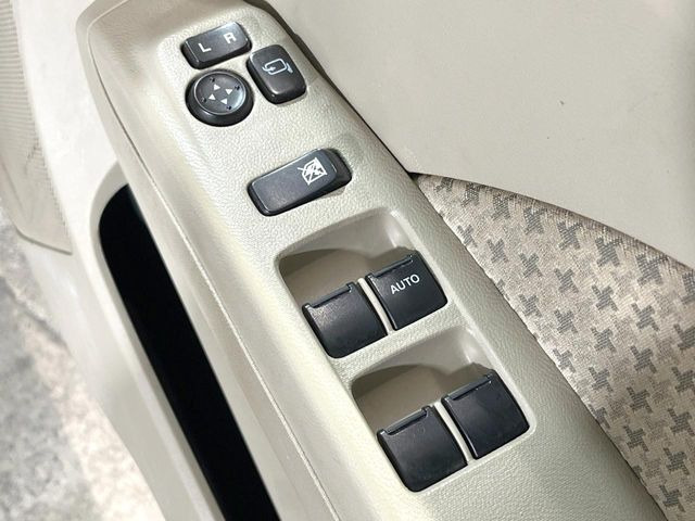 �y�d���i�[�~���[�z�T�C�h�~���[�͓d���i�[���ƂȂ��Ă���A�������ԏ�ł��L�Y�������X�N��}�����܂��B