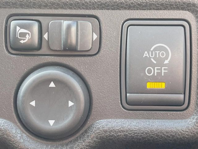 �y�d���i�[�~���[�z�T�C�h�~���[�͓d���i�[���ƂȂ��Ă���A�������ԏ�ł��L�Y�������X�N��}�����܂��B