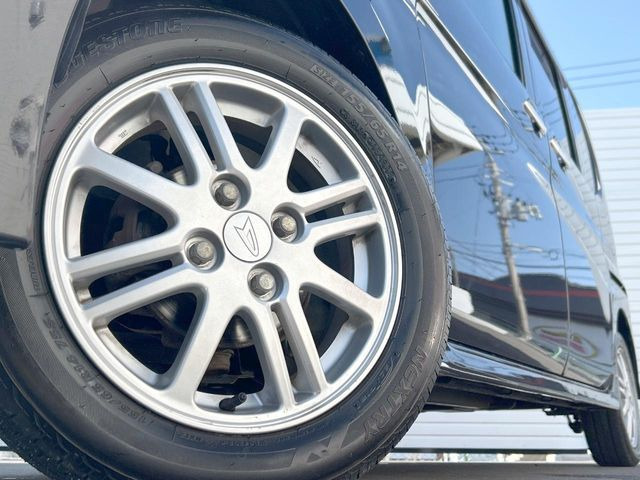 �y����14�C���`�A���~�z�C�[���z�O�ςɃ}�b�`���������A���~�z�C�[���𑕒����Ă���܂��B�e��ЊO�A���~�z�C�[����A�X�^�b�h���X�^�C�����戵�����Ă���܂��B���񂲑��k����������