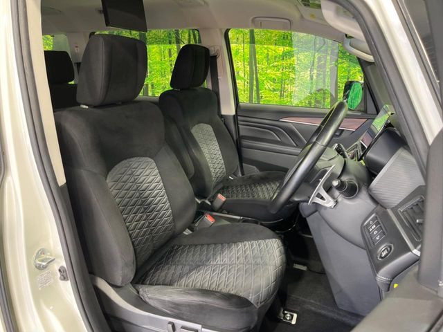 【パワーシート】スイッチ一つで簡単にシートの微調整が可能!電動だから力もいりません!快適なシートポジションにセットして、快適なドライブをお楽しみください。