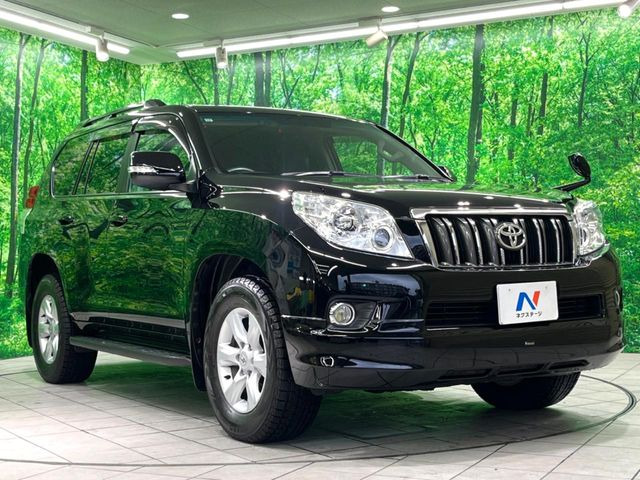 高透明度のガラス皮膜で撥水はもちろん、上質なツヤ・光沢を実現。紫外線や酸性雨から大切な愛車を保護し、色あせ・劣化を防止。「弾スプラッシュコート」、「弾プリミッサコート」からお選びいただけます。