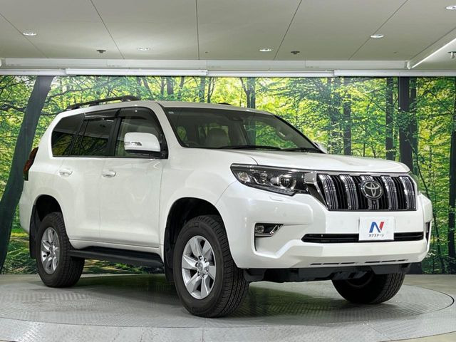 高透明度のガラス皮膜で撥水はもちろん、上質なツヤ・光沢を実現。紫外線や酸性雨から大切な愛車を保護し、色あせ・劣化を防止。「弾スプラッシュコート」、「弾プリミッサコート」からお選びいただけます。