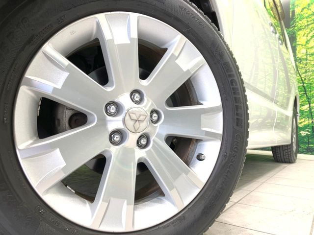 �y����18�C���`�A���~�z�C�[���z�O�ςɃ}�b�`���������A���~�z�C�[���𑕒����Ă���܂��B�e��ЊO�A���~�z�C�[����A�X�^�b�h���X�^�C�����戵�����Ă���܂��B���񂲑��k����������