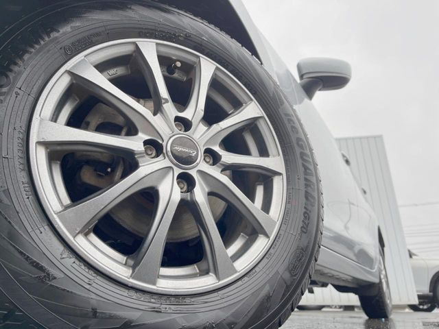 �y�A���~�z�C�[���z�O�ςɃ}�b�`�����A���~�z�C�[���𑕒����Ă���܂��B�e��A���~�z�C�[����A�X�^�b�h���X�^�C�����戵�����Ă���܂��B���񂲑��k����������