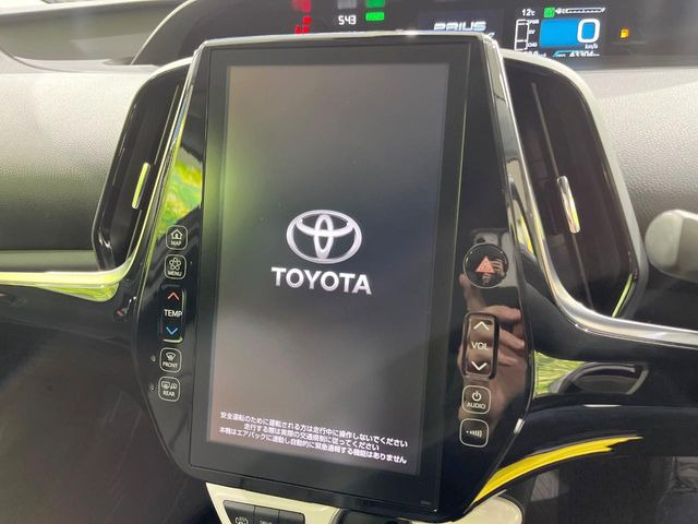 【メーカー純正ナビ】インテリアに溶け込むスタイリッシュな「専用設計」メーカーナビを装備♪視認性や操作性など基本性能にも優れ、より上質なカーライフをお楽しみいただけます。