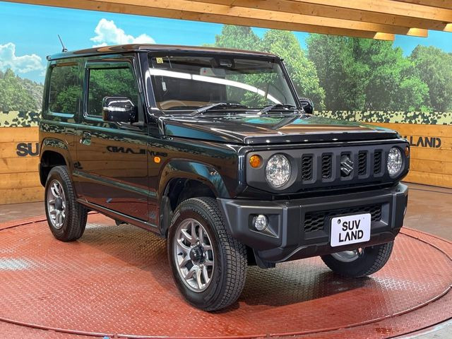 高透明度のガラス皮膜で撥水はもちろん、上質なツヤ・光沢を実現。紫外線や酸性雨から大切な愛車を保護し、色あせ・劣化を防止。「弾スプラッシュコート」、「弾プリミッサコート」からお選びいただけます。