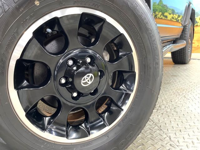 �y����17�C���`�A���~�z�C�[���z�O�ςɃ}�b�`���������A���~�z�C�[���𑕒����Ă���܂��B�e��ЊO�A���~�z�C�[����A�X�^�b�h���X�^�C�����戵�����Ă���܂��B���񂲑��k����������