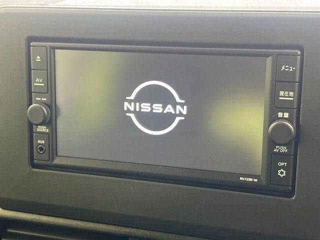 �y�����i�r�z�l�C�̏����i�r�𑕔����Ă���܂��B�i�r�̎g���₷���͂������A�I�[�f�B�I�@�\���[��!�L�����v�◷�s�͂������A�ʋ΂┃�����ȂǕ��i�̃h���C�u���y�����Ȃ�͂���