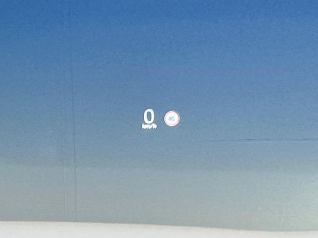 ���w�b�h�A�b�v�f�B�X�v���C:���݂̑��x�⑖�s�����f�W�^���\���ŉ^�]�ȑO���̃K���X�ɓ��e!�^�]���A���������炳���K�v�ȏ����m�F�ł���̂łƂ��Ă��֗��ň��S!