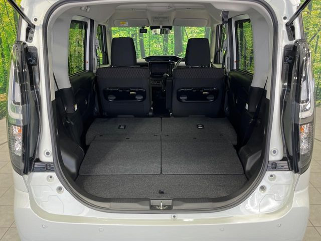 ���i�̂���������ʋ΁A���}���ɏ\���ȉ׎��X�y�[�X���m�ۂ��Ă���܂��B�Z�J���h�V�[�g��|���ƁA�傫�ȉו��̐ύڂ��\�ł���