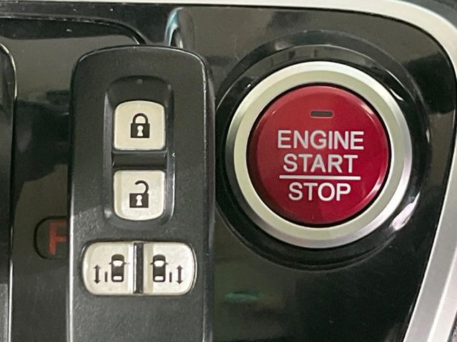 �yHonda�X�}�[�g�L�[�z�J�o����|�P�b�g�ɓ��ꂽ�܂܂ł��h�A�̎{���E�������\�ȃX�}�[�g�L�[�𑕔��B�G���W���̃I���E�I�t�����J�M�����o���K�v����������Ƃ��Ă��֗��ł���