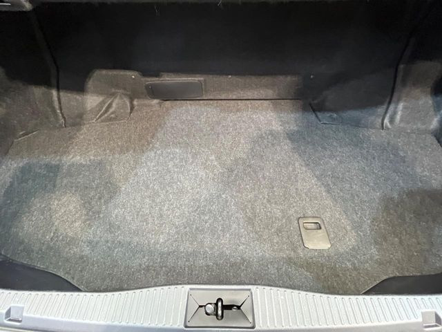 ���i�̂���������ʋ΁A���}���ɏ\���ȉ׎��X�y�[�X���m�ۂ��Ă���܂��B