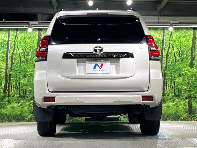 安心の最長10年・走行無制限保証(有償)をご用意。保証内容も充実はもちろん、無料点検&オイル交換や、年中無休の全国・24時間ロードサービスも付帯されておりますのでご安心下さい。