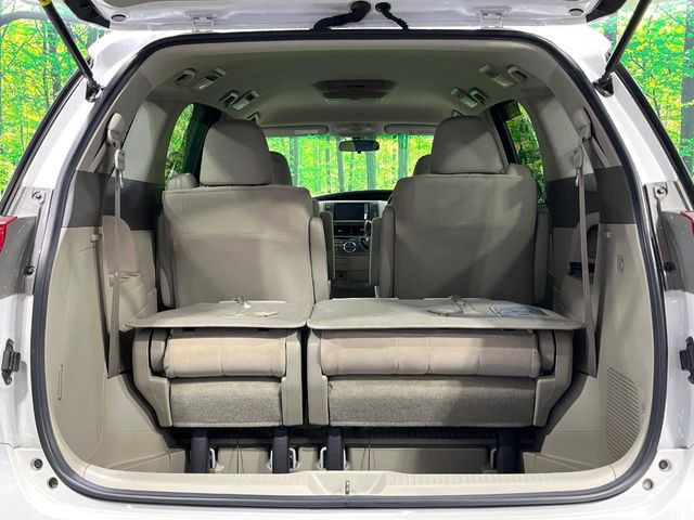 ���i�̂���������ʋ΁A���}���ɏ\���ȉ׎��X�y�[�X���m�ۂ��Ă���܂��B�Z�J���h�V�[�g��|���ƁA�傫�ȉו��̐ύڂ��\�ł���