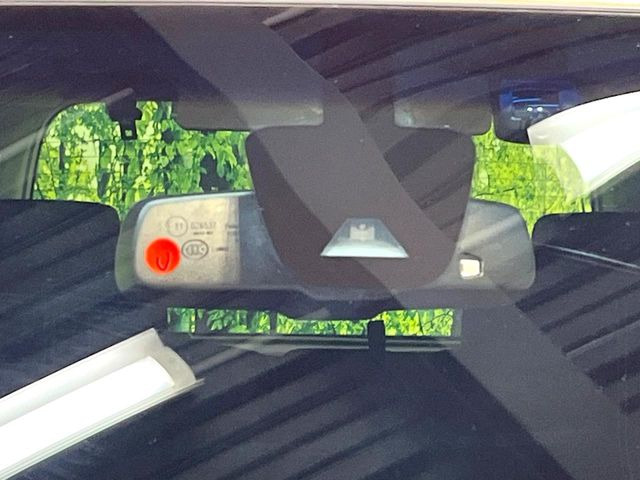 �y�G�}�[�W�F���V�[�u���[�L�z���s���ɑO���̎ԗ�����F�����A�Փ˂������Ȏ��͌x��ƃu���[�L�ŏՓˉ���Ɣ�Q�y�����A�V�X�g�B�����S�Ƀh���C�u�����y���݂��������܂��B