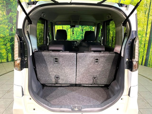 ���i�̂���������ʋ΁A���}���ɏ\���ȉ׎��X�y�[�X���m�ۂ��Ă���܂��B�Z�J���h�V�[�g��|���ƁA�傫�ȉו��̐ύڂ��\�ł���