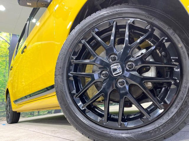 �y����15�C���`�A���~�z�C�[���z�O�ςɃ}�b�`���������A���~�z�C�[���𑕒����Ă���܂��B�e��ЊO�A���~�z�C�[����A�X�^�b�h���X�^�C�����戵�����Ă���܂��B���񂲑��k����������