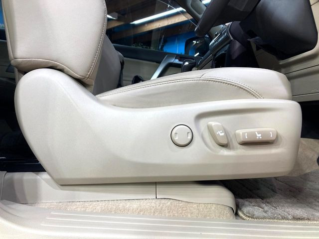 【パワーシート】スイッチ一つで簡単にシートの微調整が可能!電動だから力もいりません!快適なシートポジションにセットして、快適なドライブをお楽しみください。