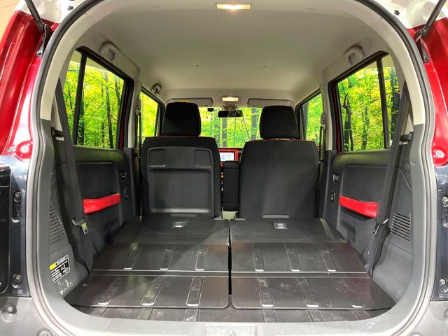 ���i�̂���������ʋ΁A���}���ɏ\���ȉ׎��X�y�[�X���m�ۂ��Ă���܂��B�Z�J���h�V�[�g��|���ƁA�傫�ȉו��̐ύڂ��\�ł���