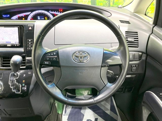 ステアリングも使用感が少なく、きれいな状態となっております♪